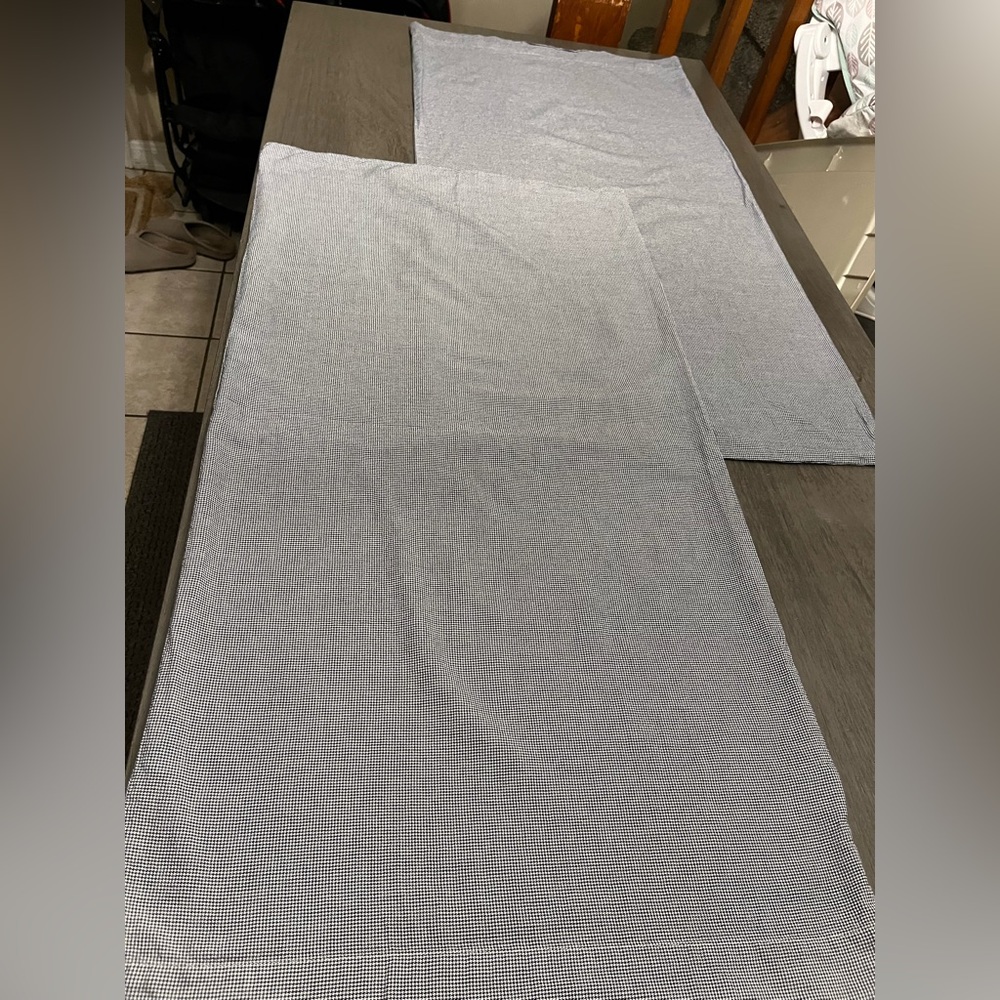 2 West Elm Linen King Shams in Houndstooth